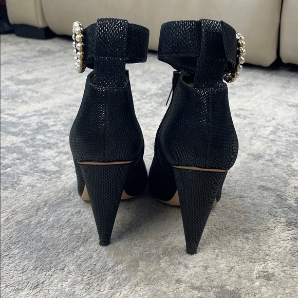 Jimmy Choo Black Embossed Leather Ankle Boots Heeled Pearl Buckle Sz 39 - Picture 8 of 13
